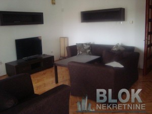 Izdavanje,lux kuca 200m2 Izdavanje,lux kuca 200m2